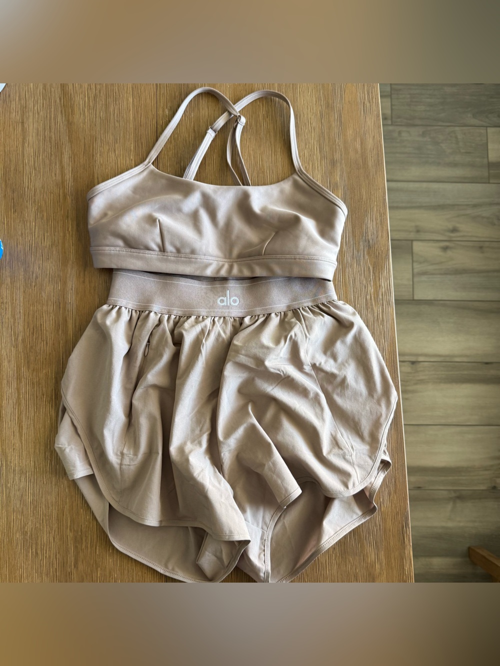ALO match point shorts set taupe